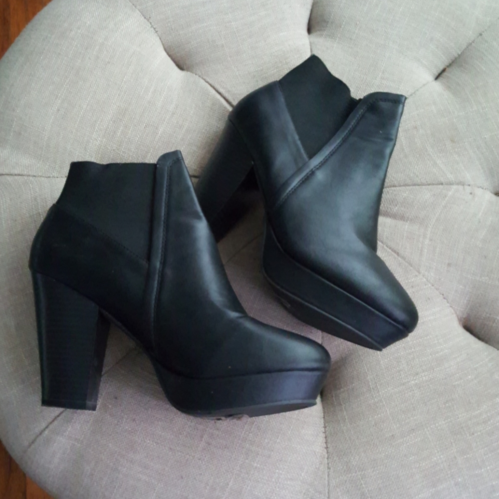 Shoes - Picture 2 of 4